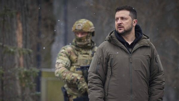 UE debe elegir entre ayudar a Ucrania o «prepararse para una guerra», según Kiev