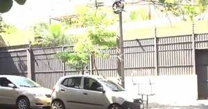 La Nación / Tres sujetos con pasamontañas irrumpieron en una residencia y vaciaron la caja fuerte