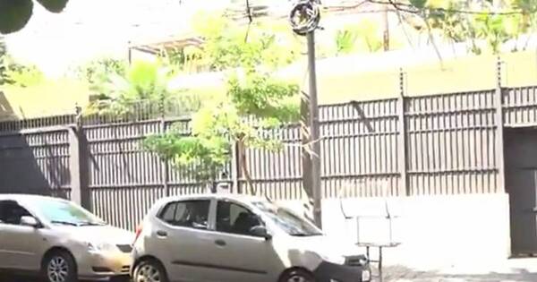 La Nación / Tres sujetos con pasamontañas irrumpieron en una residencia y vaciaron la caja fuerte