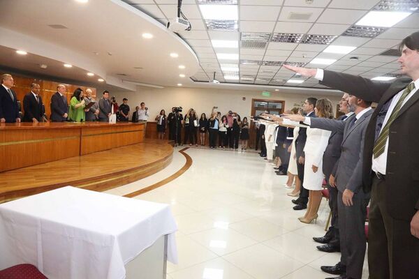 Autoridades judiciales tomaron juramento a 28 magistrados