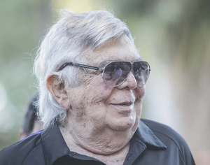 Osvaldo Domínguez Dibb está internado en terapia intensiva
