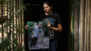 El lado oscuro de la "guerra" contra las pandillas de Bukele