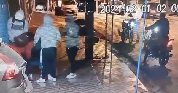 La Nación / Gavilla de seis delincuentes robó celulares de comercio de CDE
