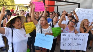 Video: Las protestas del hambre llegan a las puertas de los supermercados argentinos