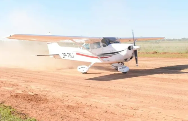Roban una avioneta en un asalto tipo comando en San Alberto - Noticiero Paraguay