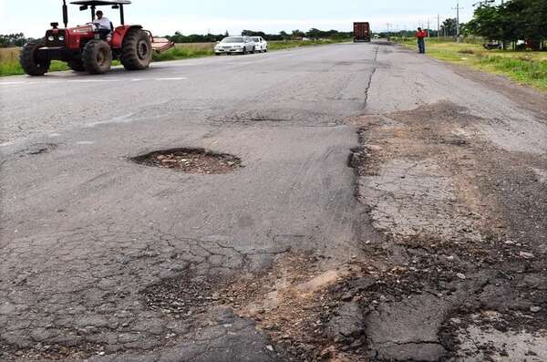 Monto que invertirá MOPC en mantenimiento de rutas es menor de lo que recauda en peajes - Economía - ABC Color