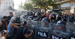 Diario HOY | Argentina: Oposición abandona debate de medidas de Milei por incidentes entre policías y manifestantes