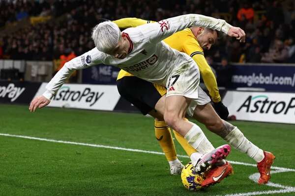 El United supera al Wolverhampton en un final de infarto - Fútbol Internacional - ABC Color