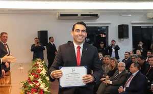 Gobernador de Caaguazú prioriza equipos de oficina antes que almuerzo escolar - Política - ABC Color