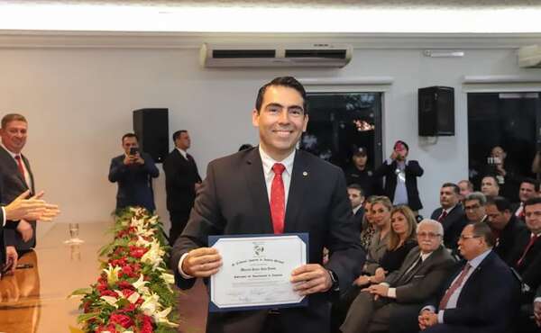 Gobernador de Caaguazú prioriza equipos de oficina antes que almuerzo escolar - Política - ABC Color