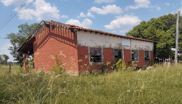 Horqueta: Escuela en estado crítico a días del inicio de clases