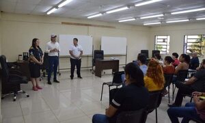 Inician curso de Educación Financiera