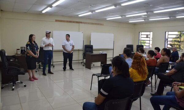 Inician curso de Educación Financiera