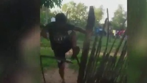 AGRESIÓN ENTRE VECINOS, LE GARROTEO POR CHISMOSA ??? - La Voz del Norte