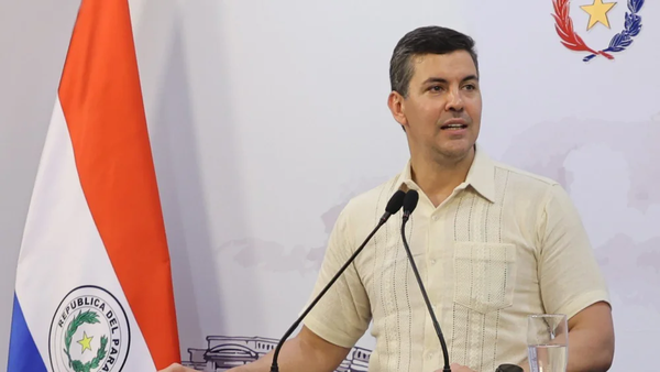 Santiago Peña celebra mejor calificación y vaticina más inversiones - Noticiero Paraguay