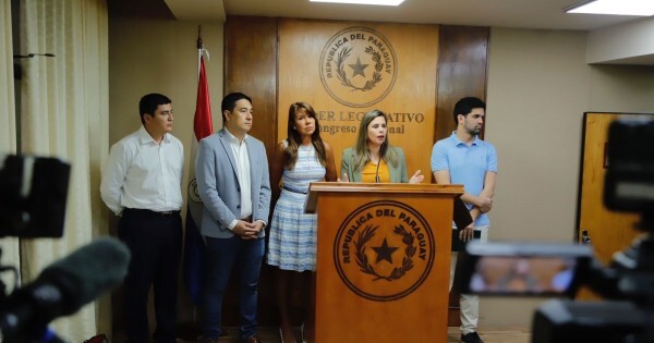 En una movida para despegarse del cartismo, la oposición propone "despartidizar" a los trabajadores del Congreso