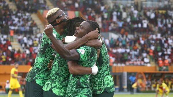 Lookman mete a Nigeria en semifinales