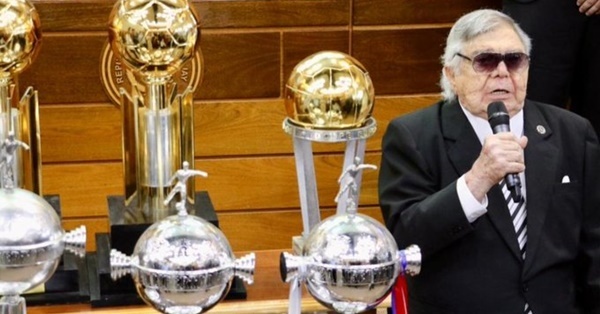 El fútbol paraguayo está de luto. Fallece Osvaldo Domínguez Dibb - EPA