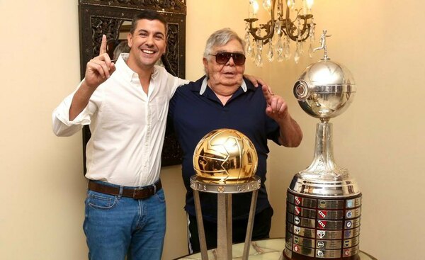 Versus / Santiago Peña y su emotivo homenaje a la leyenda Osvaldo Domínguez Dibb