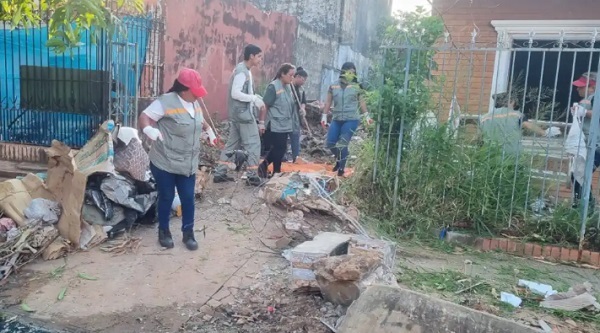 Operativo limpieza elimina 10 toneladas de basura en vivienda