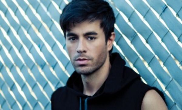 Enrique Iglesias regresa con nuevo sencillo “Fría”