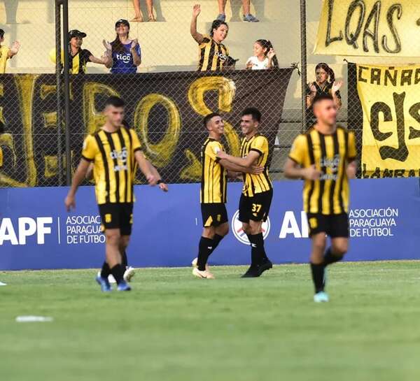 Nacional vs. Guaraní: El aurinegro vuelve a golear y está arriba - Fútbol - ABC Color