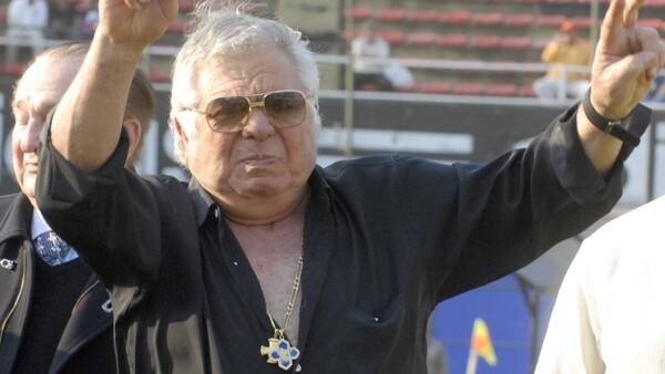 Osvaldo Domínguez Dibb La Gloria se hace eterna