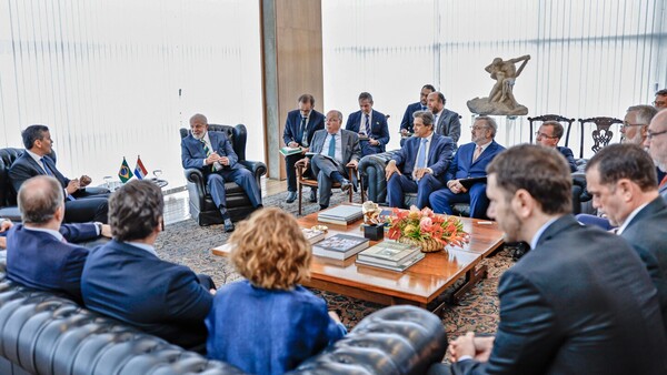 Canciller espera reunión con Brasil por Itaipú a pesar de duro impasse