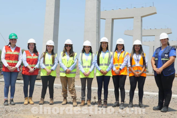 Trabajo femenino de todo el país viene ganando protagonismo en la construcción del Puente con Brasil del Corredor Vial Bioceánico - El Nordestino