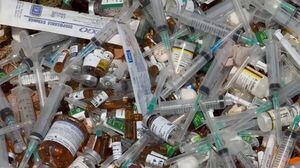 Escándalo en San Roque: Depositan desechos patológicos en plena vecindad