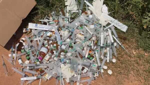 Vecinos indignados tras hallar basura patológica en plena vía pública de Concepción