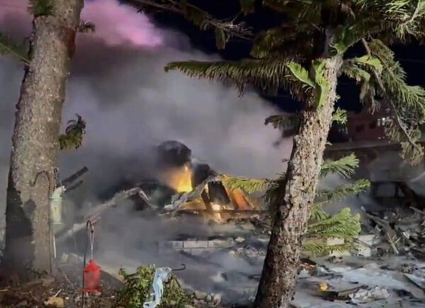Tres muertos al estrellarse una avioneta contra un parque de casas rodantes en Florida