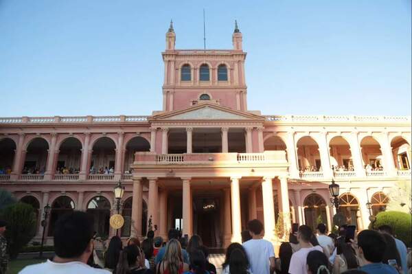 Instan a visitar sitios históricos en el marco de la «Semana de la Democracia»