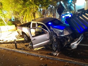Conducía aparentemente ebrio, a contramano y chocó; dejó a dos heridos graves | 1000 Noticias
