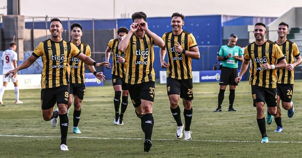 Versus / ¡La clavó al ángulo! El golazo de Daniel Pérez en el triunfo de Guaraní
