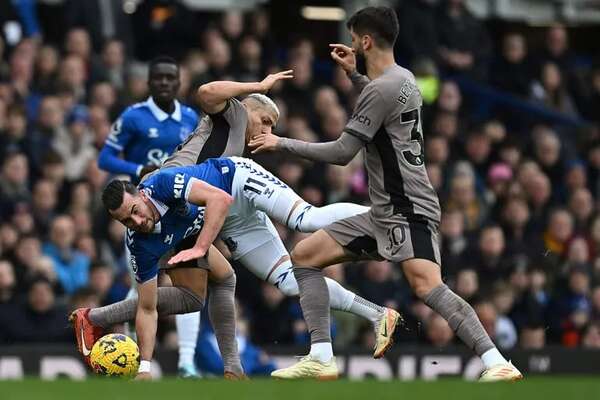 Tottenham deja escapar dos puntos ante Everton pese al doblete de Richarlison - Fútbol Internacional - ABC Color