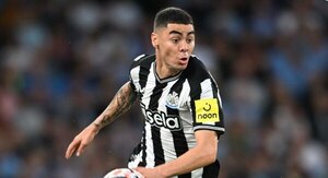 Versus / Con Almirón de titular, Newcastle iguala con Luton en un partido realmente loco