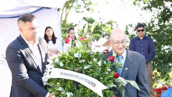 Prieto honra a pioneros de Ciudad del Este, entre ellos al dictador Alfredo Stroessner