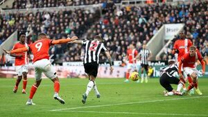 Locura de empate entre Newcastle y Luton
