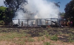 Anciano quedó en la calle por incendio de su vivienda