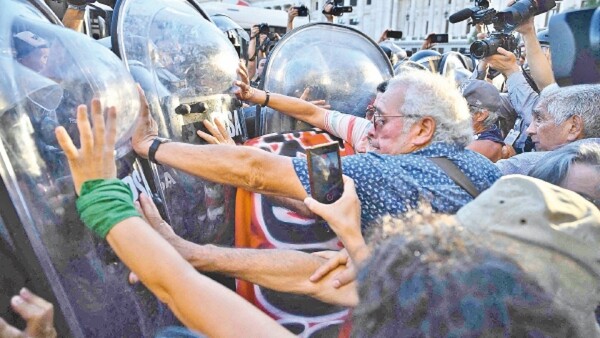 Ley ómnibus, impulsada por Milei, gana primer round en el Congreso