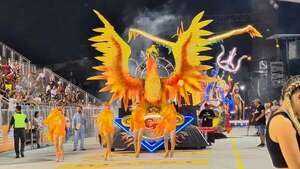El fulgor del Carnaval ilumina la noche encarnacena en su tercera ronda - Espectáculos - ABC Color