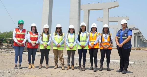 La Nación / Mujeres sobresalen en puestos claves en la construcción de puente