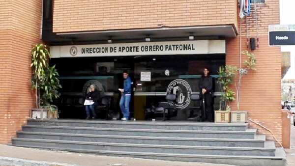 Más de 32.000 empresas adeudan G. 4 billones a IPS