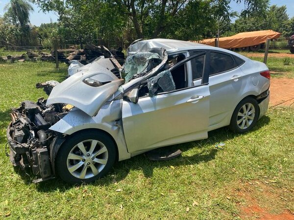 Camión mal estacionado provoca siniestro vial en Caazapá