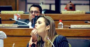 Diario HOY | Repudian denuncias “malintencionadas” de senadora Kattya González