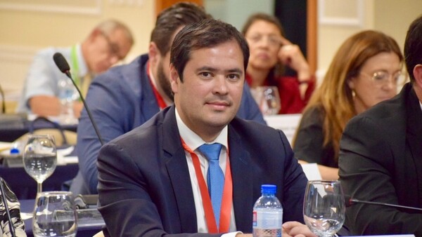 Usuarios reaccionan a posteo de Diputados en apoyo a cartista denunciado por violencia