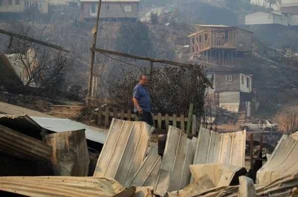 Muertos por incendios en Chile ascienden a 56 y hay más de 370 desaparecidos