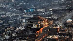 Suben a 64 los muertos por incendios en Chile y esa cifra "va a crecer", anuncia presidente