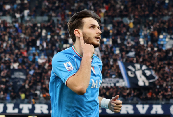 Versus / Nápoles se acerca a la Champions con un gol decisivo de Kvaratskhelia